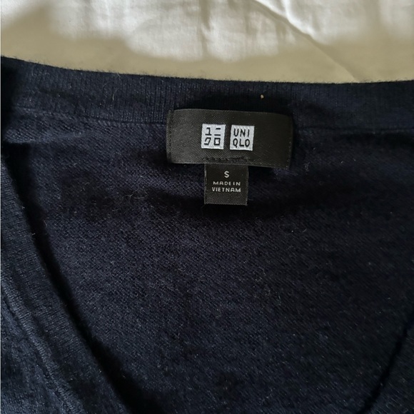 Uniqlo Men’s Small V Neck Sweater Gray Navy - Picture 3 of 7